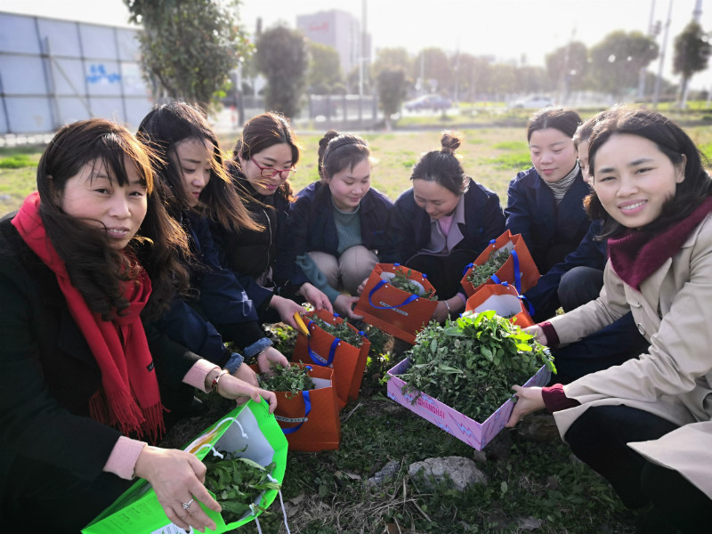 公司工會(huì)開(kāi)展慶“三八女神節(jié)”女職工“挖野菜、包餛飩”活動(dòng)